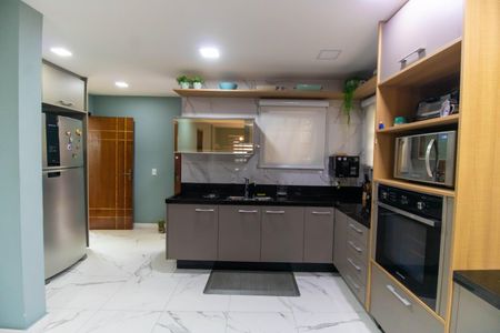 Casa de condomínio à venda com 472m², 5 quartos e 3 vagas Casa de condomínio à venda com 472m², 5 quartos e 3 vagasCozinha