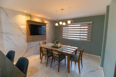 Casa de condomínio à venda com 472m², 5 quartos e 3 vagas Casa de condomínio à venda com 472m², 5 quartos e 3 vagasCozinha