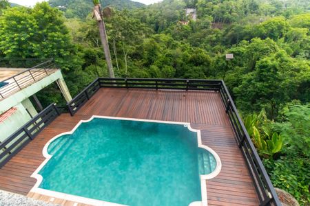 Casa de condomínio à venda com 472m², 5 quartos e 3 vagas Casa de condomínio à venda com 472m², 5 quartos e 3 vagasVista