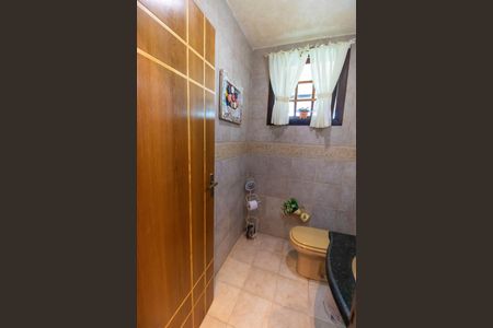 Casa de condomínio à venda com 472m², 5 quartos e 3 vagas Casa de condomínio à venda com 472m², 5 quartos e 3 vagasLavabo