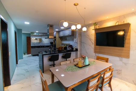 Casa de condomínio à venda com 472m², 5 quartos e 3 vagas Casa de condomínio à venda com 472m², 5 quartos e 3 vagasCozinha