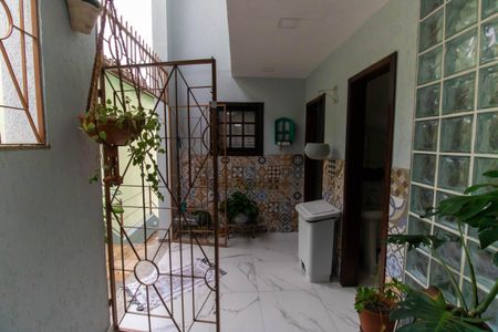 Casa de condomínio à venda com 472m², 5 quartos e 3 vagas Casa de condomínio à venda com 472m², 5 quartos e 3 vagasÁrea de Serviço