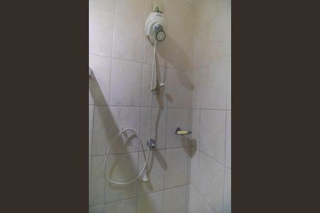 Casa de condomínio à venda com 472m², 5 quartos e 3 vagas Casa de condomínio à venda com 472m², 5 quartos e 3 vagasBanheiro de serviço