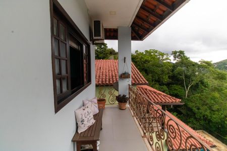 Casa de condomínio à venda com 472m², 5 quartos e 3 vagas Casa de condomínio à venda com 472m², 5 quartos e 3 vagasSuíte