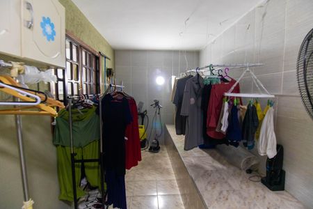 Casa de condomínio à venda com 472m², 5 quartos e 3 vagas Casa de condomínio à venda com 472m², 5 quartos e 3 vagasÁrea de Serviço