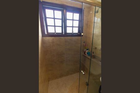 Casa de condomínio à venda com 472m², 5 quartos e 3 vagas Casa de condomínio à venda com 472m², 5 quartos e 3 vagasBanheiro da Suíte