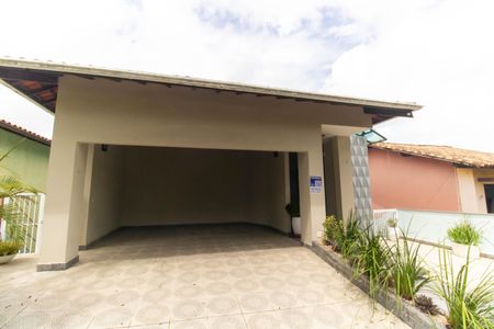Casa de condomínio à venda com 472m², 5 quartos e 3 vagas Casa de condomínio à venda com 472m², 5 quartos e 3 vagasPlaquinha