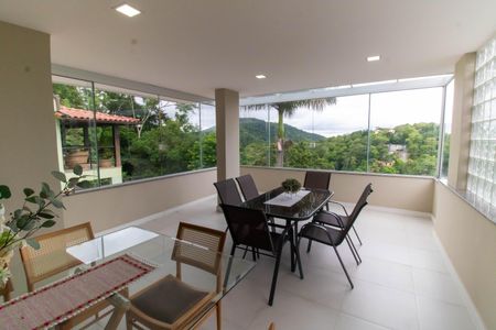 Casa de condomínio à venda com 472m², 5 quartos e 3 vagas Casa de condomínio à venda com 472m², 5 quartos e 3 vagasÁrea gourmet