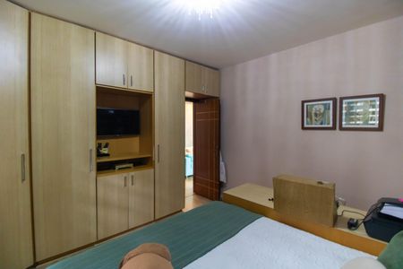 Casa de condomínio à venda com 472m², 5 quartos e 3 vagas Casa de condomínio à venda com 472m², 5 quartos e 3 vagasQuarto 2