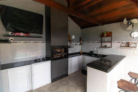 Casa de condomínio à venda com 472m², 5 quartos e 3 vagas Casa de condomínio à venda com 472m², 5 quartos e 3 vagasÁrea externa