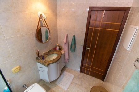 Casa de condomínio à venda com 472m², 5 quartos e 3 vagas Casa de condomínio à venda com 472m², 5 quartos e 3 vagasBanheiro Social