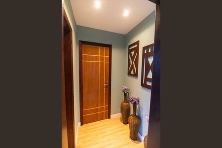 Casa de condomínio à venda com 472m², 5 quartos e 3 vagas Casa de condomínio à venda com 472m², 5 quartos e 3 vagasLavabo