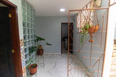 Casa de condomínio à venda com 472m², 5 quartos e 3 vagas Casa de condomínio à venda com 472m², 5 quartos e 3 vagasÁrea de Serviço