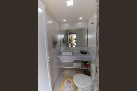 Casa de condomínio à venda com 472m², 5 quartos e 3 vagas Casa de condomínio à venda com 472m², 5 quartos e 3 vagasLavabo