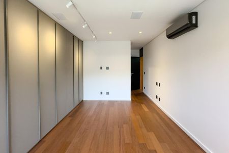 Casa à venda com 449m², 5 quartos e 4 vagasSuíte 3