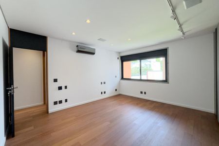 Casa à venda com 449m², 5 quartos e 4 vagasSuíte 1