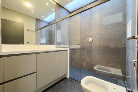 Casa à venda com 449m², 5 quartos e 4 vagasBanheiro da Suíte 2