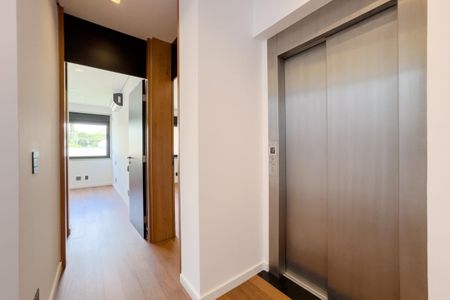 Casa à venda com 449m², 5 quartos e 4 vagasCorredor