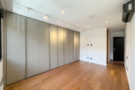 Casa à venda com 449m², 5 quartos e 4 vagasSuíte 3