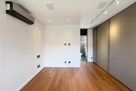 Casa à venda com 449m², 5 quartos e 4 vagasSuíte 4