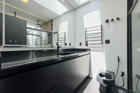 Casa à venda com 449m², 5 quartos e 4 vagasBanheiro da Suíte Master