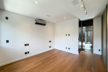 Casa à venda com 449m², 5 quartos e 4 vagasSuíte 4