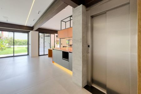 Casa à venda com 449m², 5 quartos e 4 vagasSala