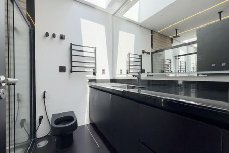 Casa à venda com 449m², 5 quartos e 4 vagasBanheiro da Suíte Master