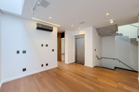 Casa à venda com 449m², 5 quartos e 4 vagasCorredor