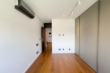 Casa à venda com 449m², 5 quartos e 4 vagasSuíte 2