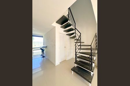 Sala de apartamento para alugar com 2 quartos, 105m² em São João do Rio Vermelho, Florianópolis