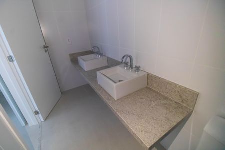 Apartamento para alugar com 147m², 3 quartos e 2 vagasBanheiro da Suíte 2