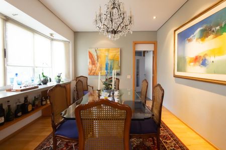 Apartamento para alugar com 272m², 4 quartos e 4 vagas