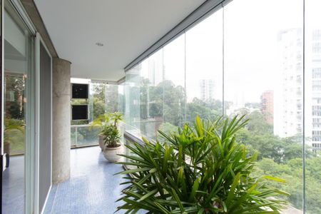 Apartamento para alugar com 272m², 4 quartos e 4 vagas