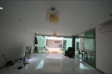 Casa para alugar com 360m², 4 quartos e 2 vagasSala