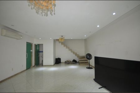 Sala de casa para alugar com 4 quartos, 360m² em Vila Valqueire, Rio de Janeiro