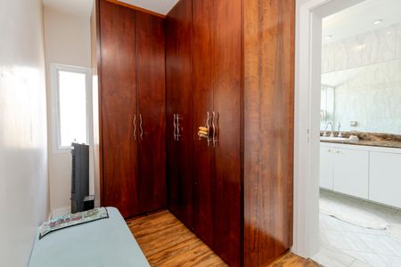 Casa à venda com 500m², 4 quartos e 4 vagasCloset da Suíte