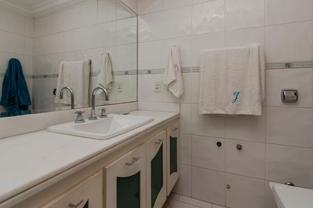 Casa à venda com 500m², 4 quartos e 4 vagasBanheiro 2