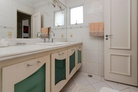 Casa à venda com 500m², 4 quartos e 4 vagasBanheiro 1