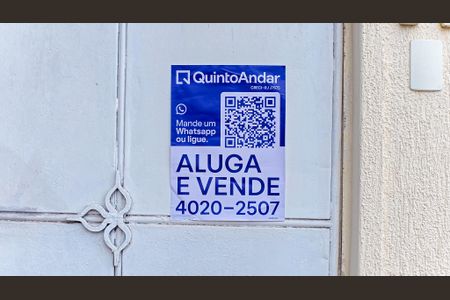 Casa para alugar com 240m², 3 quartos e 1 vagaFachada casa com placa