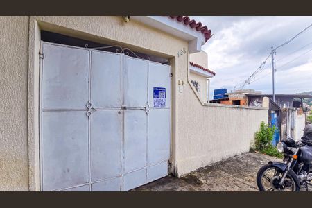 Casa para alugar com 240m², 3 quartos e 1 vagaFachada casa com placa