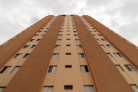 Apartamento para alugar com 62m², 2 quartos e 1 vaga Apartamento para alugar com 62m², 2 quartos e 1 vagaFachada