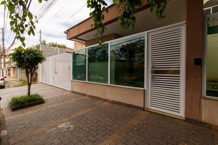 Apartamento para alugar com 62m², 2 quartos e 1 vaga Apartamento para alugar com 62m², 2 quartos e 1 vagaFachada