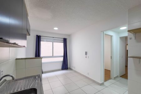 Sala e cozinha de apartamento para alugar com 2 quartos, 34m² em Cambuci, São Paulo