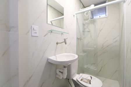 Banheiro de kitnet/studio para alugar com 1 quarto, 18m² em Barra Funda, São Paulo