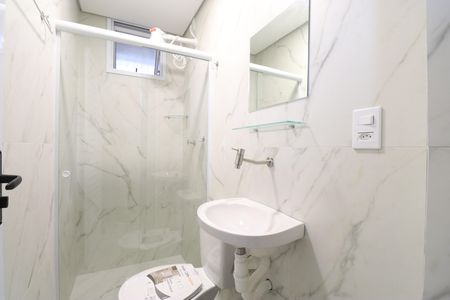 Banheiro de kitnet/studio para alugar com 1 quarto, 16m² em Barra Funda, São Paulo