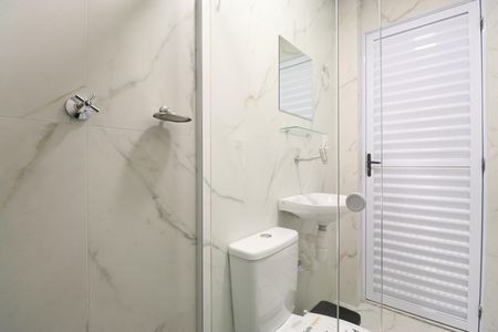 Banheiro de kitnet/studio para alugar com 1 quarto, 16m² em Barra Funda, São Paulo