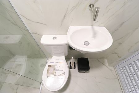 Banheiro de kitnet/studio para alugar com 1 quarto, 16m² em Barra Funda, São Paulo