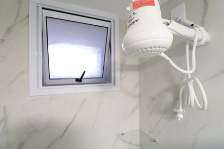 Banheiro de kitnet/studio para alugar com 1 quarto, 15m² em Barra Funda, São Paulo