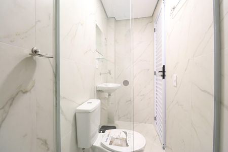 Banheiro de kitnet/studio para alugar com 1 quarto, 15m² em Barra Funda, São Paulo